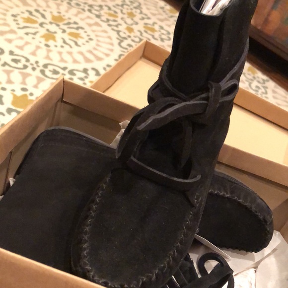 Urban Outfitters Black Suede Ankle Moccasin Boots - Picture 4 of 5
